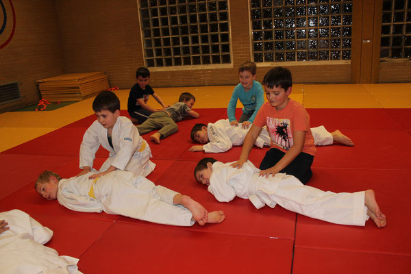 Zum Schluss der Stunde haben unsere Judokids die Entspannung redlich verdient.