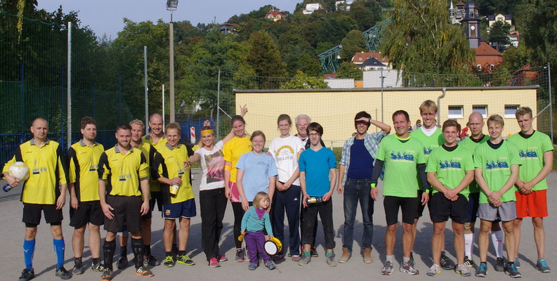 Eltern unserer Kids (links) beim Fußballturnier zur 700 Jahrfeier Loschwitz 03.Oktober 2015