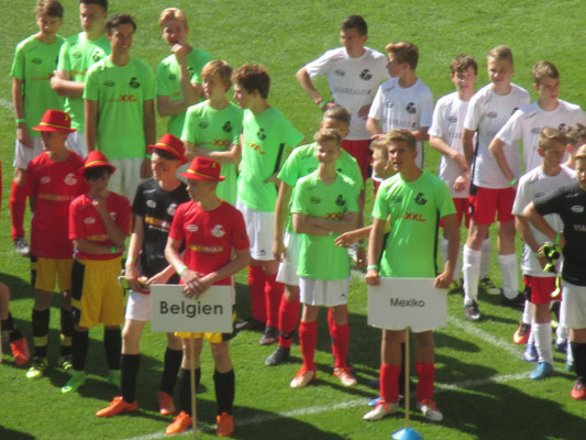 SZ WM im DDV Stadion unsere C-Junioren sind die Mannschaft von Mexiko