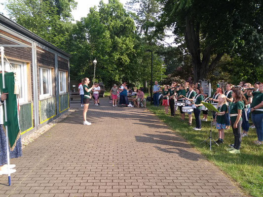 Übergabezeremonie einer neuen Fahne an den Spielmannszug Dresden