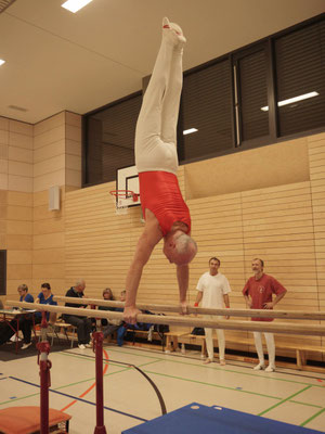 Handstand am Barren