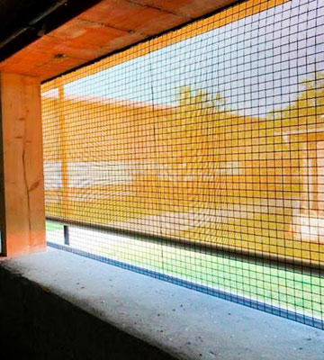 Curtains in einem Warmstall mit Außenklimareiz
