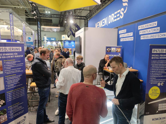 Beratung am Messestand von MENKEN | DREES auf der Messe AGRAR Unternehmertage 2026