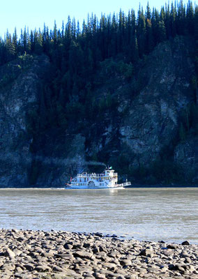 Raddampfer auf dem Yukon Fluss / paddlesteamer on Yukon river