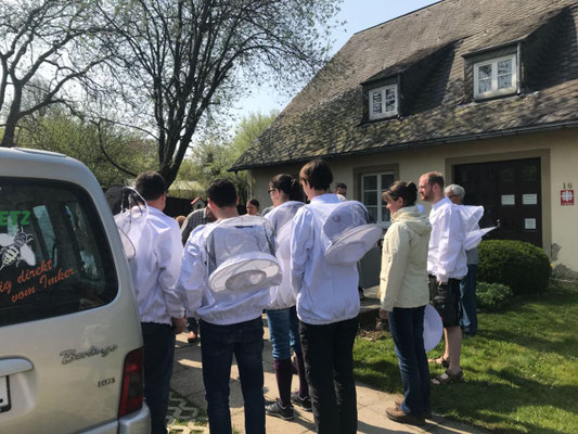 Anfängerkurs startklar vor der Klosterwerkstatt