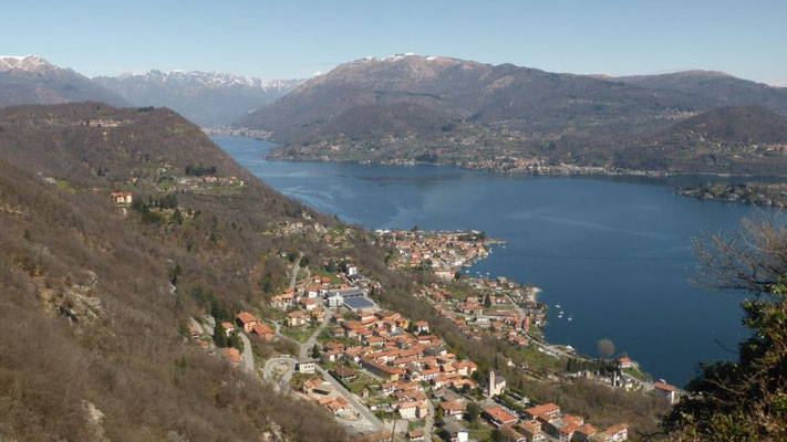 Orta-See mit Monte Mottarone im Hintergrund