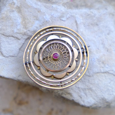 Edwardian gold-coloured brooch with small red stone
