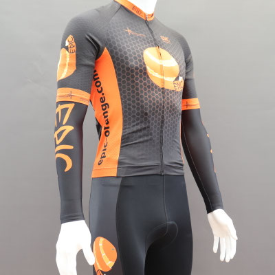 Custom Roubaix thermal cycle arm warmers for spring and autumn riding with removable pocket-friendly design.