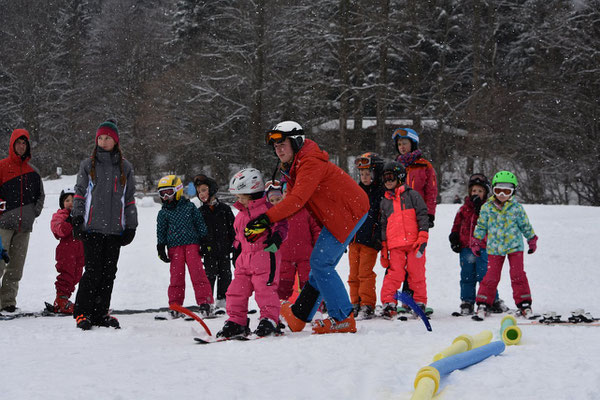 Wir kümmern uns um Kinder beim Zwergerlkurs 2018 in Sachrang.