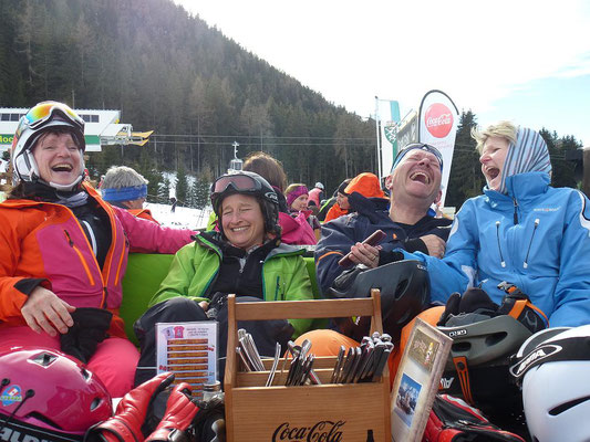 Gemütliches Beisammensein beim Skiausflug des Skiteam Heufeld.
