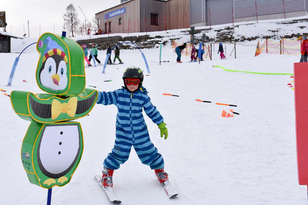 Pinguin im Kinderland Skiteam Heufeld abgeklatscht