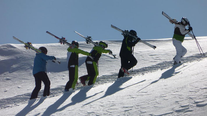 Skiausflug Skiteam Heufeld ins Küthai. Aufstieg zur Freeride Area.