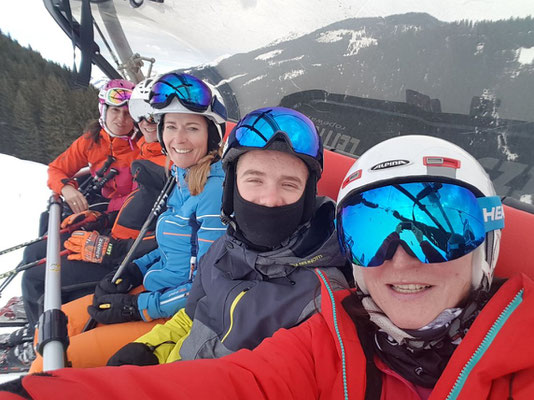 Skifahrer des SV DJK Heufeld im Lift