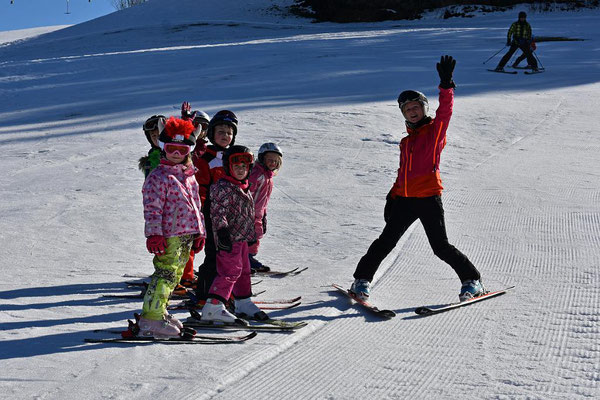 Kinder ab 4 Jahre beim Zwergerlkurs des Skiteam SV DJK Heufeld