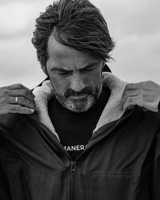 Manera Stormy Eskimo Poncho Navy in 2 Größen