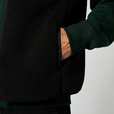 Mystic Teddy Bodywarmer Weste Black bei WindSucht