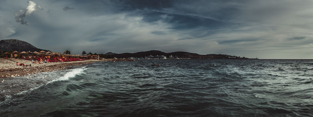 Panorama Blick auf das Meer und den Strand von Bar in Montenegro