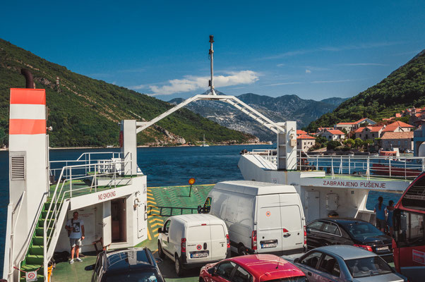 Fähre über die Bucht von Kotor