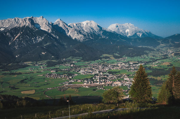 Blick auf Steinalm und Schloss Lichtenberg in Österreich