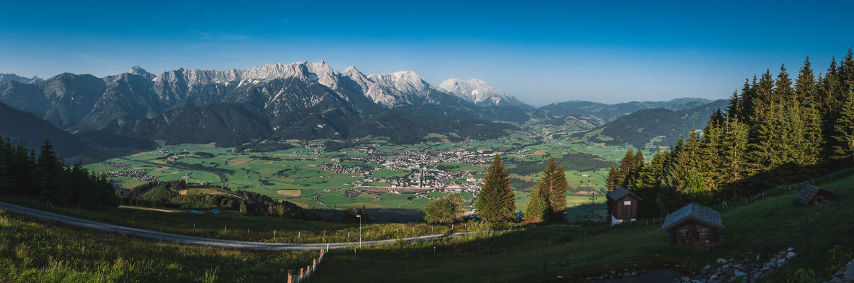 Blick auf Saalachtal und Kienberg in Österreich