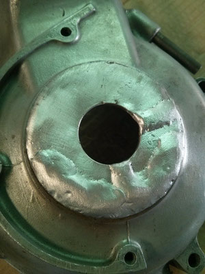 Reparación mediante soldadura aluminio a rotura de tapa de motor triumph bonneville