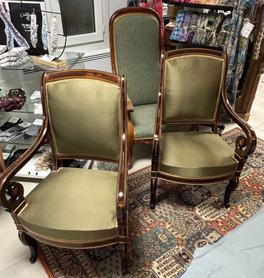 Une paire de sièges très chic de collection Empire - Ecoute Bergere