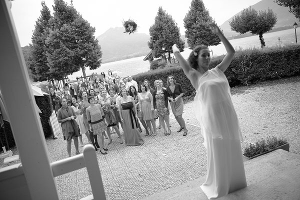 mariage vin d'honneur lancé du bouquet de la mariée cocktail