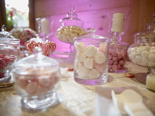 mariage vin d'honneur décoration de la salle de réception cocktail ba à bonbons