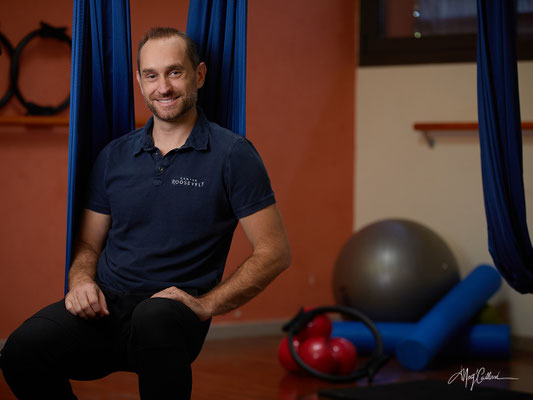 portrait corporate entrepreneur kinésithérapie dans son environnement de travail