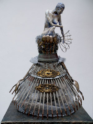 Pilar-Estrella oder Häutung, 67 x 45 x 30 cm