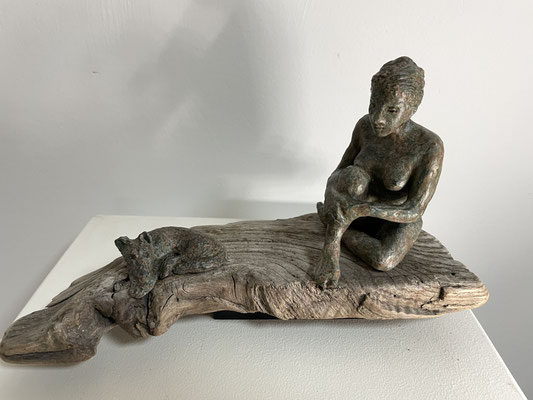 Frau mit Hund, 17 x 28 x 11 cm