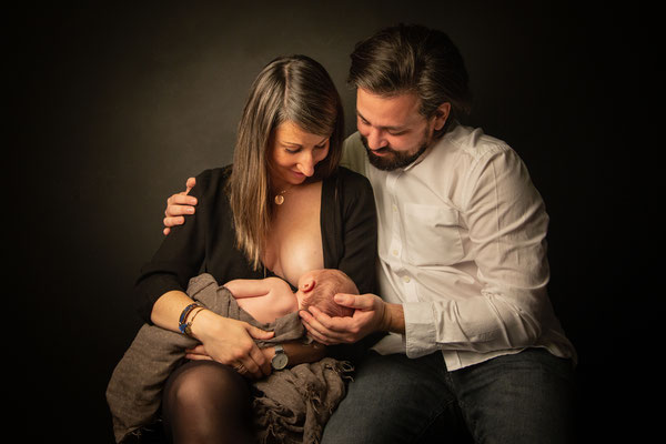 Séance photo nouveau-né toulouse, photographe bébé toulouse, photo allaitement
