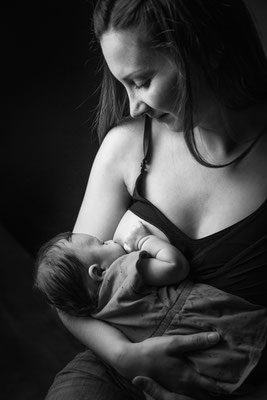 Séance photo bébé Toulouse, photographe bébé toulouse, photo allaitement