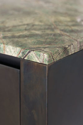 Detailaufnahme von verschiedenen Küchenoberflächen und Materialien