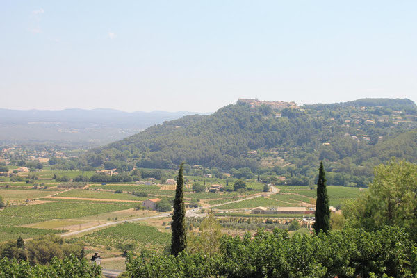 Blick von La Cadière d'Azur rüber nach Le Castellet