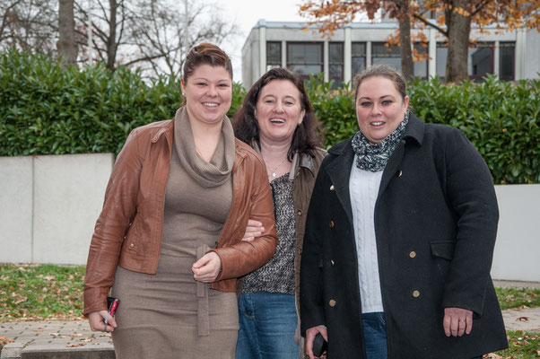 Die drei Betreuerinnen mit Annette Schmidt in der Mitte. 