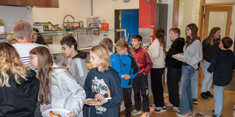 Mittagessen in der Cafeteria