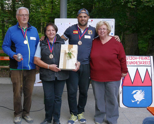 Der dritte Platz ging an die Schlossgartenbouler - Wolfgang und Marisa Hoffmann ,Thomas;  Monika Franck