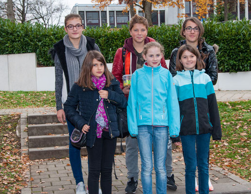 Vor der Abfahrt werden die einzelnen Gruppen mit Preisen bedacht. 