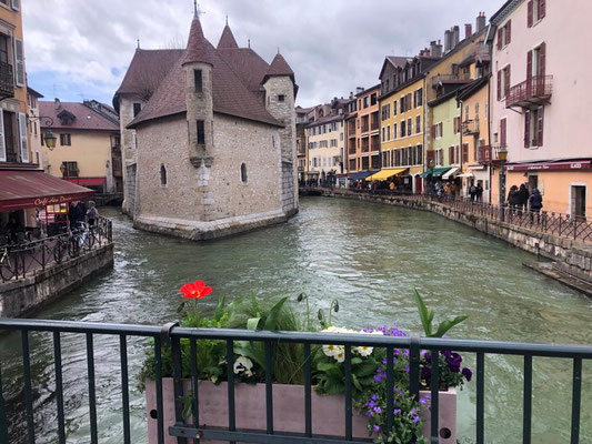 Die Altstadt von Annecy ist von Wasseradern umgeben.