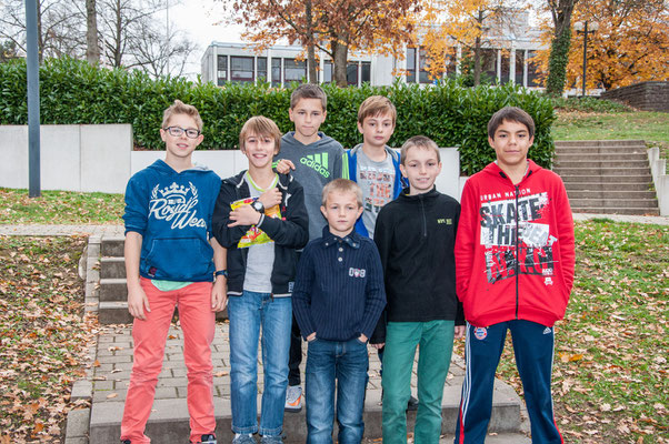 Vor der Abfahrt werden die einzelnen Gruppen mit Preisen bedacht. 