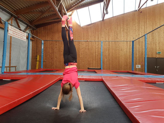 Ob ein Handstand auf dem Trampolin ...