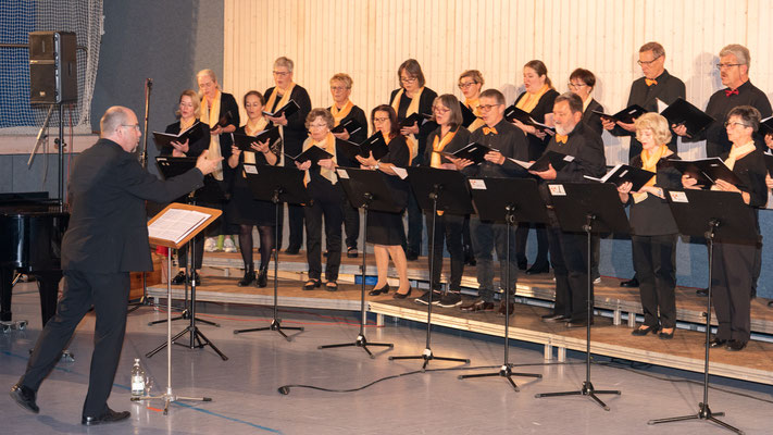 Chorgemeinschaft Oberlauchringen mit Dirigent Eckhard Kopetzki