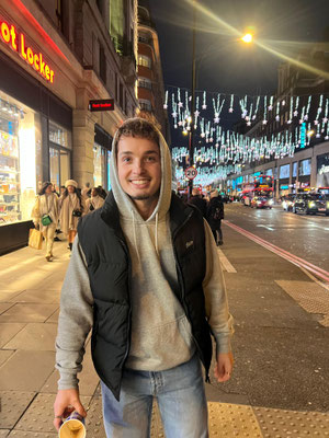 Jozef Lushi aus Zürich