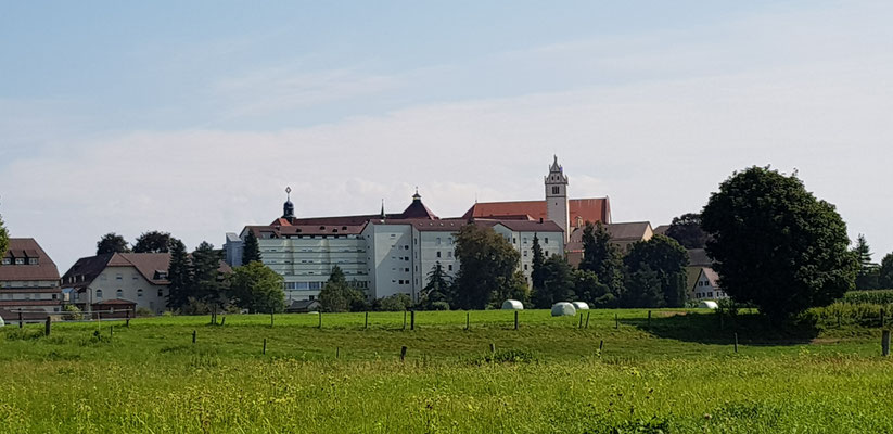 Sicht auf das Franziskanerinnenkloster Reute