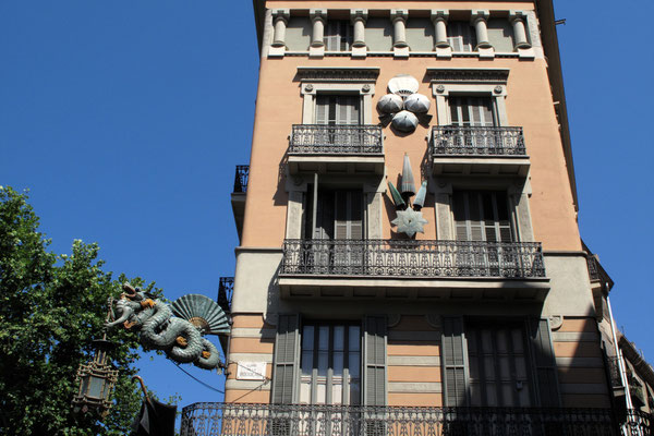 Ehemaliges Schirmgeschäft an der Prachtstraße La Rambla