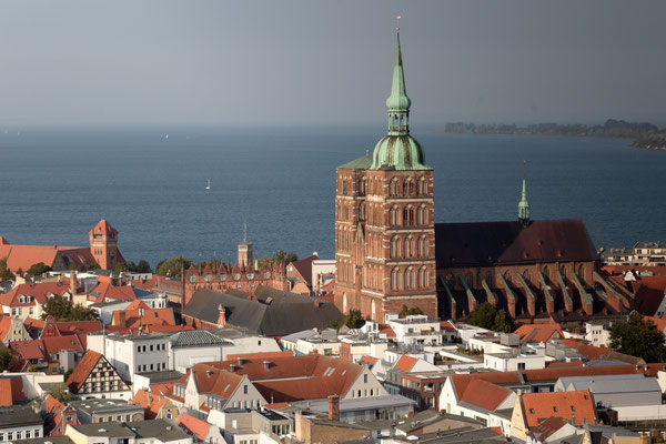 Blick auf die Altstadt von Stralsund mit der Nikolaikirche