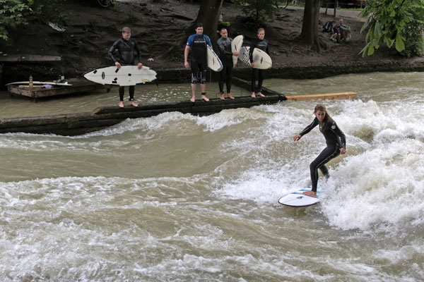 Surfen auf dem Eisbach