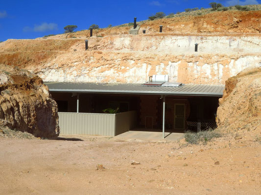 wohnen und Opalmiene gleichzeitig - underground living and opal mining at the same time
