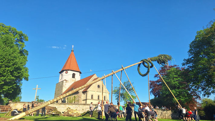 Maibaumaufstellen Beyerberg